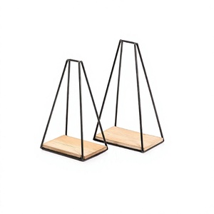 Juego de dos soportes para pasteles de hierro y madera de diferentes tamaños, para uso en restaurantes y hoteles. - Product Image 1