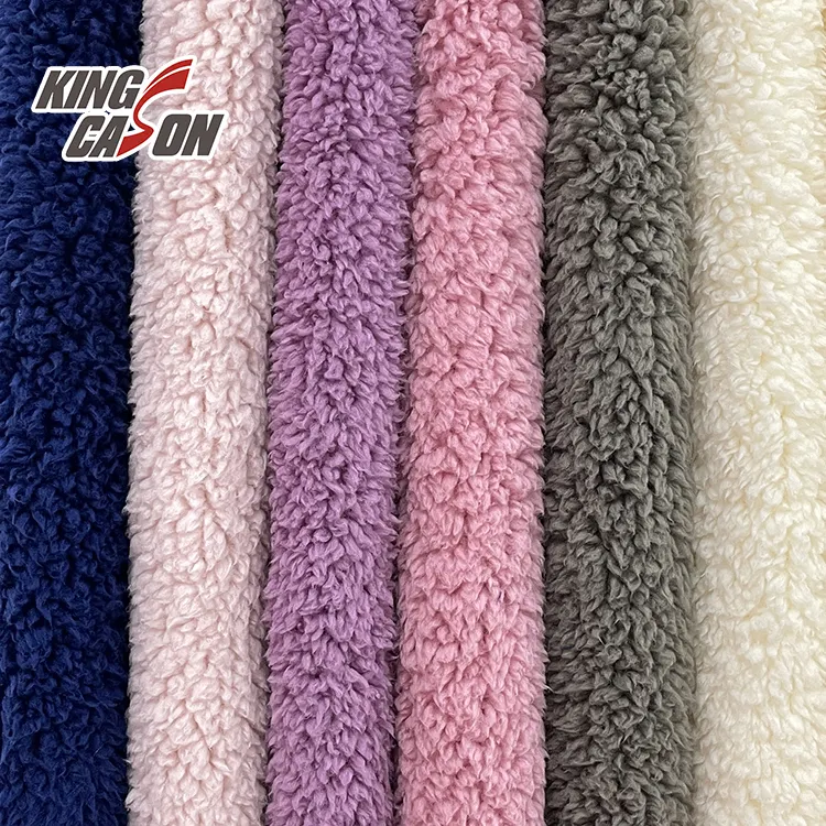Kingcason selimut mainan pabrik Cina warna-warni 100 poliester kain bulu Sherpa hangat untuk pakaian olahraga beludru tebal musim dingin