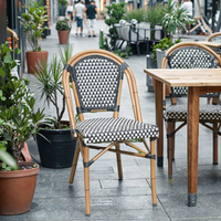 Chaise de bistro parisienne moderne en aluminium bambou rotin français pour repas en plein air meubles d'hôtel chaises de bistrot à la française