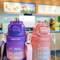 Bouteille d'eau en plastique grande capacité 1000 ml, couleur dégradée, avec sangle portable, pour activités sportives et fitness en extérieur