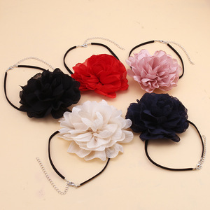 Collier ras du cou en velours décoré de fleurs, accessoire de mode noir pour soirée - Product Image 4