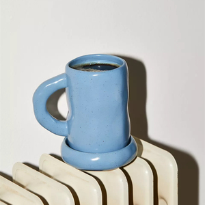 Superficie irregolare glassa di colore personalizzabile lucida all'ingrosso per la casa ogni giorno usato in ceramica cappuccino tazze e tazze da caffè con piastra - Product Image 1