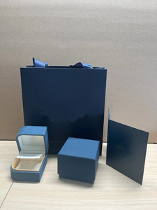 Cajas de Joyería Cuadradas de Cuero Azul con Cierre de Tapa Abatible, Impresión de Logotipo Personalizado para Collares y Pendientes, Caja Protectora para Joyería Fina - Product Image 3