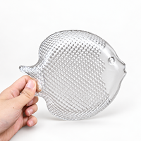 Assiette de service en verre transparent en forme de poisson, texturée, pour fruits de mer, sushis, fruits et desserts, idéale pour hôtels et restaurants - Vente en gros usine