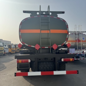 Camión Cisterna de Combustible SINOTRUK de China, de un Solo Eje, 4WD, 10000L-20000L, Camión Cisterna de Aceite para Carretera con Tracción 4x4 - Product Image 5