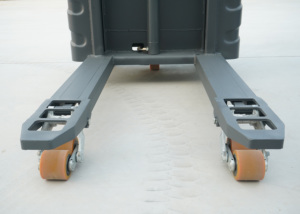 ZHONGLIフルカテゴリー電気スタッカー3mリフティング高さ1.5-2トン容量リチウムイオン電池屋内/屋外使用スムーズな安全 - Product Image 4