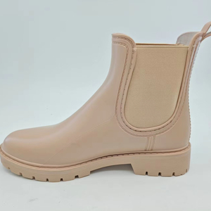 2024 <span class=keywords><strong>pas</strong></span> <span class=keywords><strong>cher</strong></span> en gros classique solide bande élastique femmes léger imperméable mode cheville chaussures de pluie PVC <span class=keywords><strong>chelsea</strong></span> bottes de pluie - Product Image 1