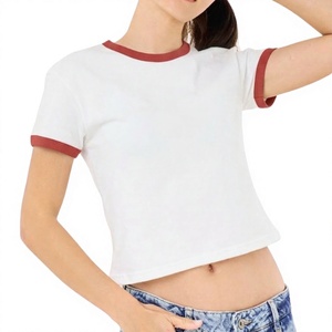 T-shirt bébé personnalisé couleur rouge col rond de haute qualité 40s avec bordure contrastante - Product Image 1