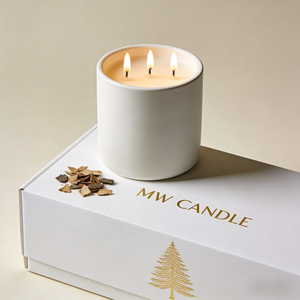 Bougie aromatique en cire de soja MW CANDLE, 3 mèches, parfum floral, design minimaliste pour la décoration de la maison - Product Image 3