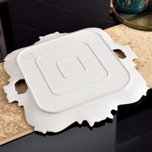 Plato Redondo de Cerámica Dorada de Lujo, Pintado a Mano, Moderno y Ecológico, para Bodas y Restaurantes, en Oferta - Product Image 3