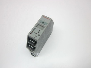 Controlador Unipoint 2306B1000 MV Zareba, Controlador Unipoint de 3 Cables con Montaje en Riel DIN - Product Image 3