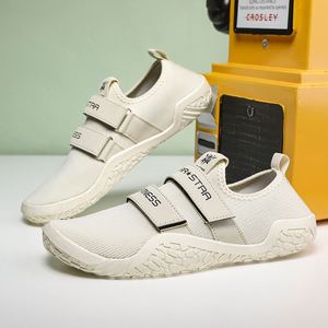 Chaussures d'eau unisexes, chaussettes aquatiques d'été avec amorti et semelle en caoutchouc - Product Image 1