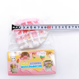 Jouets anti-stress en TPR en forme de crème glacée mochi, gaufres et autres aliments colorés, à pincer, pour la décompression, vente en gros - Product Image 2