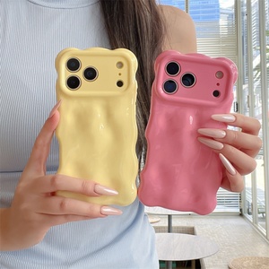 Funda Protectora de TPU Suave con Burbujas Onduladas 3D y Diseño de Meteorito para iPhone 11 12 13 14 15 16 17 Pro Max, Color Caramelo Brillante, Protección para la Cámara - Product Image 3