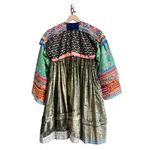 Vestido Tradicional Hmong Bordado con Flores Bohemias, de Terciopelo Ecológico, para Mujer, Estilo Miao, Hecho a Mano con Cuentas - Product Image 3