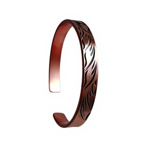 Bracelet en cuivre massif estampé à motif végétal ayurvédique traditionnel, bijou en métal tendance au design exquis - Product Image 1