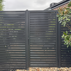 Décorations de pointe pour clôture à piquets en alliage d'aluminium sur mesure, écologiques, finition grain de bois noir et blanc, pour la cour avant de la maison et l'allée. - Product Image 3