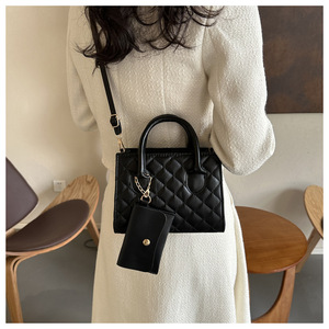 Túi xách và ví da PU dành cho nữ Túi đeo chéo và đeo vai có khóa kéo chất lượng cao Phong cách thời trang dành cho nữ - Product Image 5