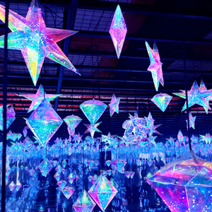 Ornements de Noël personnalisés en diamant irisé avec lumières pour centres commerciaux, hôtels, événements et décorations suspendues de fêtes - Product Image 1