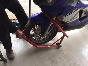 LEE-DING Support de levage trois étoiles pour <span class=keywords><strong>moto</strong></span>, pour roue avant, dispositif de fixation pour stationnement et outil d'entretien, double usage avant/arrière, 750LBS - Product Image 4