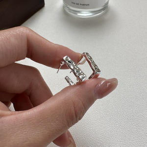 Pendientes de aro de queso cuadrado directo de fábrica pendientes de aro de queso cuadrado únicos para mujer - Product Image 1