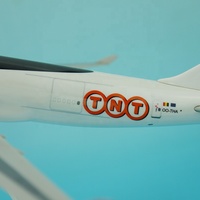 Modèle en plastique Tongde B747-400, échelle 1:200, longueur 35 cm, avion cargo TNT, cadeau d'affaires personnalisable, sérigraphié