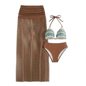 Ensemble de bikini deux pièces pour femmes avec jupe en maille, haut halter imprimé, maillot de bain en spandex et nylon - Product Image 4