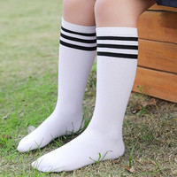 Chaussettes de sport montantes blanches rayées pour garçons, idéales pour la danse, la TV, l'entraînement de football et l'école – Collection Automne