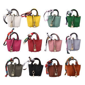 Mini Portachiavi a Forma di Borsa in Pelle con Foulard in Seta e <span class=keywords><strong>Lucchetto</strong></span> per <span class=keywords><strong>Chiavi</strong></span> dell'Auto, Custodia per Auricolari, Accessorio Moda, Regalo - Product Image 1