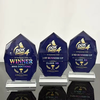 Trophée en cristal personnalisé avec impression couleur créative et base noire pour événements et récompenses