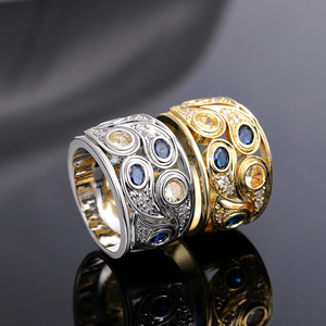 Anello Floreale Traforato a Fascia Larga per Donna, Gioiello da Dito alla Moda - Product Image 3
