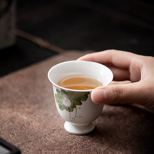 Taza de té de porcelana blanca, diseño tradicional chino redondo, taza pequeña personal para beber té de la tarde - Product Image 2