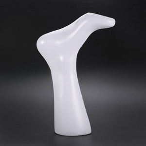 Modèle de pied masculin inversé, utilisé pour prendre des photos pour montrer les accessoires créatifs et amusants de chaussures et de chaussettes - Product Image 5