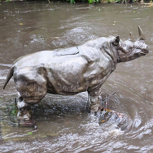 Sculpture de <span class=keywords><strong>rhinocéros</strong></span> en bronze grandeur nature Statue de famille de <span class=keywords><strong>rhinocéros</strong></span> en métal poli - Product Image 6