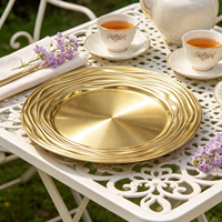 Assiettes de présentation dorées Woju en plastique électroplaqué avec texture ondulée pour la décoration de table de fête et la mise en scène de réception