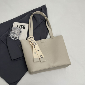 Bolsos de Hombro de Diseñador de Moda 2024, Bolsos de Mensajero de Cuero Transparente Casuales con Cadena para Mujer - Product Image 6