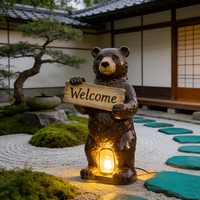 Décoration de festival, jardin, maison, cour, panneau de bienvenue, figurine personnalisée en résine, statue d'ours animal sur pied tenant des cartes, ornement de pelouse solaire