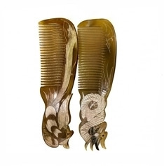 Peine de cuerno orgánico con logotipo personalizado al por mayor, peine profesional antiestático para desenredar el cabello, exportado desde Vietnam - Product Image 2