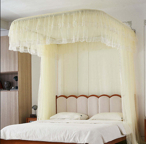 Moustiquaire murale rétractable à trois portes, style palais, design princesse, avec rail de guidage en U - Product Image 1