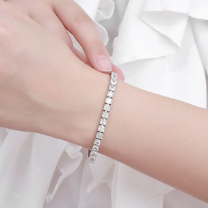 Edle Schmuckstücke Prinzessschliff 4*4MM Kubisches Zirkonia Tennis-Kette S925 Silber Weißgold Plattiert Anlaufgeschütztes Armband für Damen 12/1 - Product Image 4