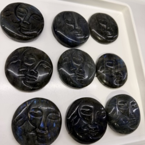Venta al por mayor de Labradorita Natural Flash Tallada a Mano <span class=keywords><strong>con</strong></span> Rostro de Sol y Luna, <span class=keywords><strong>Moneda</strong></span>, Piedra de Palma de Cristal Celestial, Sanación y Feng Shui - Product Image 2