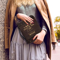Couverture de Bible en cuir pour hommes et femmes avec une grande capacité d'impression et de planification à la demande Poignée de couverture Fermeture à glissière Fentes pour stylos Poches Bible Bag