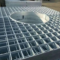 Grille en acier de forme spéciale, fabriquée sur mesure, galvanisée à chaud, pour plateforme d'accès industrielle irrégulière