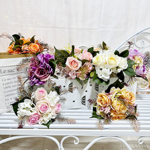 Bouquet de roses artificielles Queyiyi en soie pour décoration de mariage et arrangement nuptial - Product Image 1