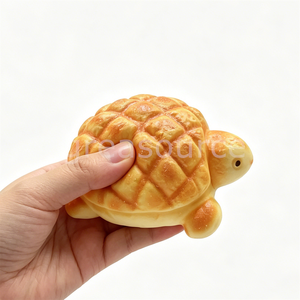Modelo de simulación de comida de pastelería con forma de tortuga y pan de piña, de rebote lento, con rejilla y corteza dorada, para decoración de café con temática de animales adorables - Product Image 5
