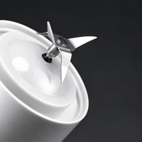 Vente en gros Mélangeur rechargeable nouvelle couleur Machine à jus Mini presse-agrumes électrique multifonctionnel Mélangeur USB Mélangeur portable
