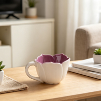 Tasse à café en céramique Redeco Vintage à pétales superposés, motif floral sculpté, intérieur rose magenta, style bohème, cadeau d'anniversaire pour femme