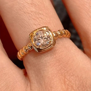 Bague solitaire vintage sertie de diamants avec alliance éternité perlée de diamants, ensemble de bagues empilables minimalistes en or 18 carats pour mariée - Product Image 2