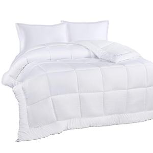 <span class=keywords><strong>Couette</strong></span> européenne moderne blanche Queen size en microfibre <span class=keywords><strong>Couette</strong></span> en coton toutes saisons Ensembles de literie <span class=keywords><strong>Couette</strong></span> en microfibre polyester 100% - Product Image 1