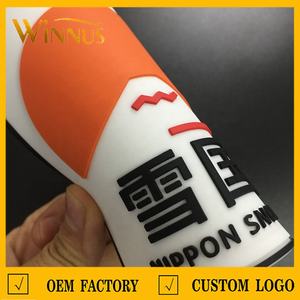 Etichetta in PVC Ecologica Personalizzata con Logo 3D in Rilievo per Abbigliamento Sportivo, Cappelli, Giacche, Jeans - Product Image 3